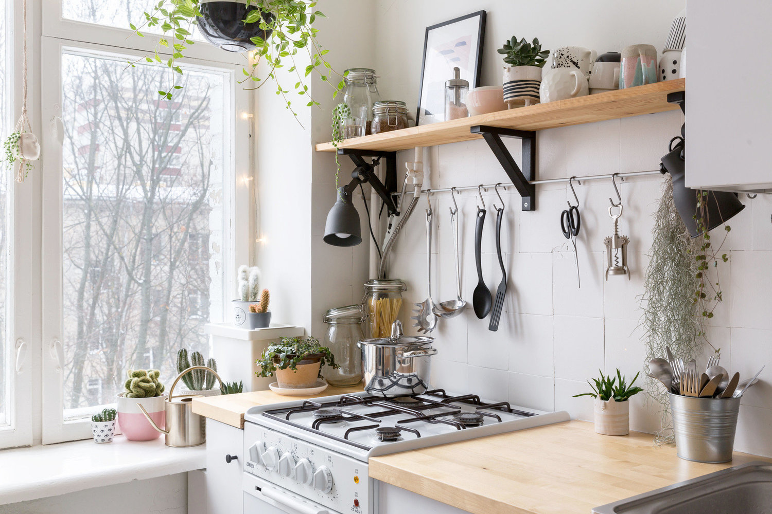 Фотография: Кухня и столовая в стиле Скандинавский, Белый, Гид, белая кухня, Наталья Преображенская, Анастасия Рыкова, Наталья Чувинова, Алена Чмелева, Анастасия Вишневская – фото на INMYROOM Фотография: Кухня и столовая в стиле Скандинавский, Белый, Гид, белая кухня, Наталья Преображенская, Анастасия Рыкова, Наталья Чувинова, Алена Чмелева, Анастасия Вишневская – фото на INMYROOM