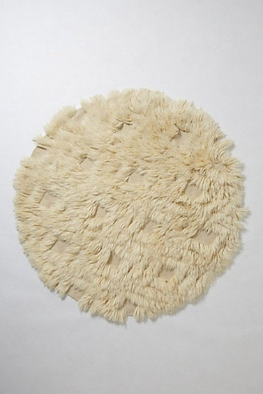 Фотография: Спальня в стиле Скандинавский, Декор интерьера, DIY, Декор дома, Ковер – фото на INMYROOM Фотография: Спальня в стиле Скандинавский, Декор интерьера, DIY, Декор дома, Ковер – фото на INMYROOM