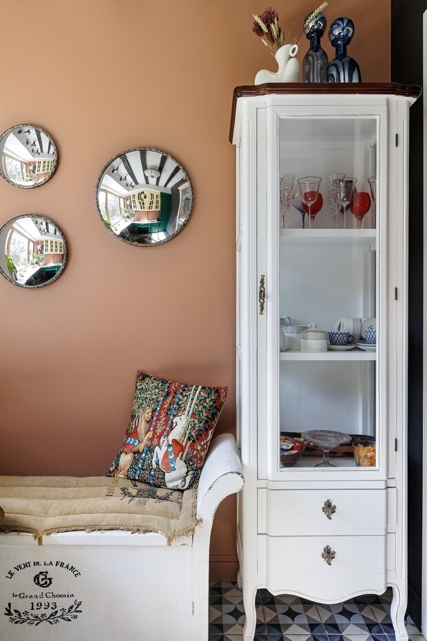 Фотография: Кухня и столовая в стиле Современный, Эклектика, Малогабаритная квартира, Квартира, Проект дня, Москва, Панельный дом, 2 комнаты, 40-60 метров, Надя Кармин – фото на INMYROOM