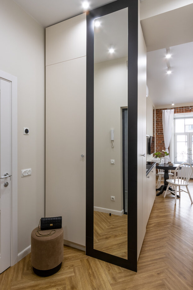 Фотография: Прихожая в стиле Классический, Современный, Эклектика, Малогабаритная квартира, Квартира, Студия, Проект дня, Санкт-Петербург, Кирпичный дом, до 40 метров, Екатерина Шейн, современный с элементами лофта – фото на INMYROOM