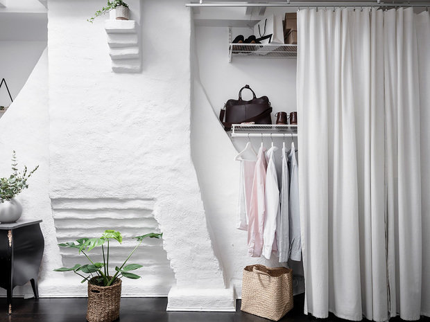 Фотография: Гардеробная в стиле Скандинавский, Декор интерьера, Квартира, Студия, Белый, Кирпичный дом, до 40 метров – фото на INMYROOM