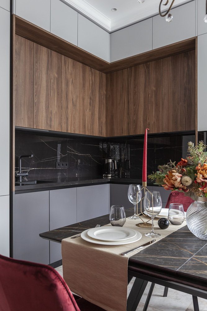 Все аксессуары выбрали черного цвета, чтобы избавиться от визуального шума. Все аксессуары выбрали черного цвета, чтобы избавиться от визуального шума.