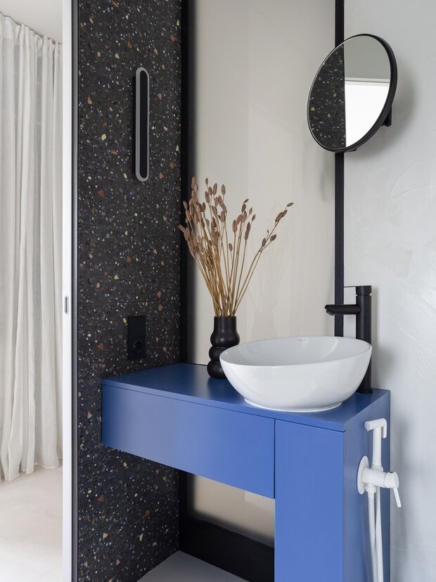 Фотография: Ванная в стиле Скандинавский, Современный, Минимализм, Малогабаритная квартира, Квартира, Проект недели, Екатеринбург, Хрущевка, 1 комната, до 40 метров, Ольга Каримова – фото на INMYROOM