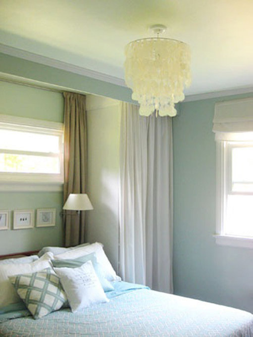 Фотография: Спальня в стиле Классический, Современный, Декор интерьера, Дом, Декор дома, Системы хранения, Шторы – фото на INMYROOM Фотография: Спальня в стиле Классический, Современный, Декор интерьера, Дом, Декор дома, Системы хранения, Шторы – фото на INMYROOM