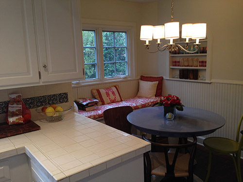 Фотография: Кухня и столовая в стиле Современный, Классический, Эклектика, Декор интерьера, Квартира, США, Интерьерный стиль, Дизайн интерьера, Декор, Белый, Переделка, Ремонт, Серый, ИКЕА, паркет, отделка, отделка пола, косметический ремонт, экспресс-ремонт – фото на INMYROOM Фотография: Кухня и столовая в стиле Современный, Классический, Эклектика, Декор интерьера, Квартира, США, Интерьерный стиль, Дизайн интерьера, Декор, Белый, Переделка, Ремонт, Серый, ИКЕА, паркет, отделка, отделка пола, косметический ремонт, экспресс-ремонт – фото на INMYROOM