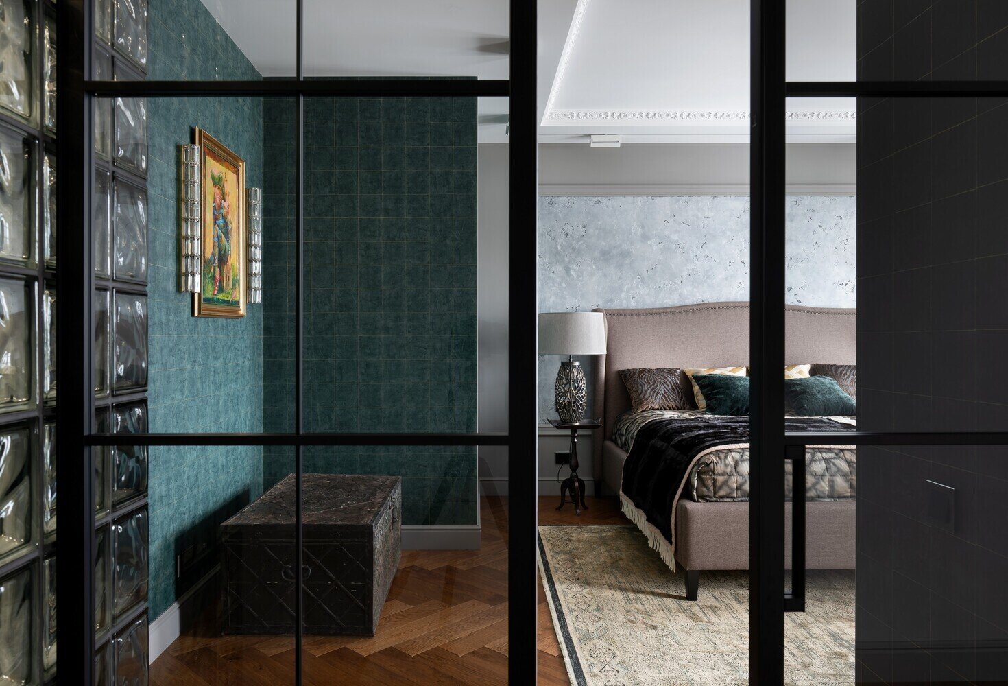 Фотография: Спальня в стиле Классический, Эклектика, Квартира, Проект дня, Калининград, Кирпичный дом, 2 комнаты, 60-90 метров, минимализм, современный, дизайн интерьера фото – фото на INMYROOM Фотография: Спальня в стиле Классический, Эклектика, Квартира, Проект дня, Калининград, Кирпичный дом, 2 комнаты, 60-90 метров, минимализм, современный, дизайн интерьера фото – фото на INMYROOM