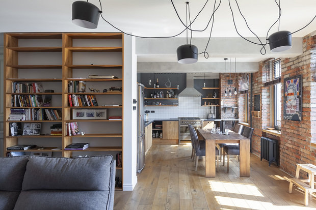 Фотография: Кухня и столовая в стиле Лофт, Квартира, Проект дня, Москва, Красная Пресня, Сталинка, 3 комнаты, Более 90 метров, Оксана Цыбакова – фото на INMYROOM