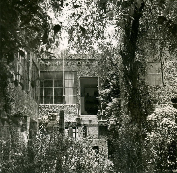 Фотография:  в стиле , Декор и DIY, Дом, Голубой, Мексика, Дом и дача, Мехико, Фрида Кало – фото на INMYROOM