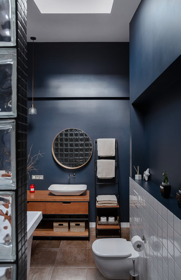 Фотография: Ванная в стиле Скандинавский, Гид, квартира в мансарде, Geometrium, интерьер мансарды, Маргарита Рассказова, Ольга Солнышкова, Виктория Лазарева, Ирина Райхер – фото на INMYROOM