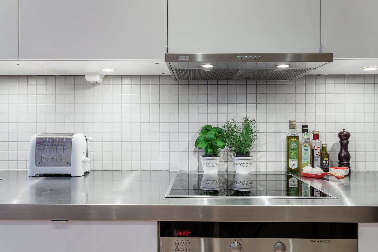 Фотография: Кухня и столовая в стиле Скандинавский, Современный, Декор интерьера, Квартира – фото на INMYROOM