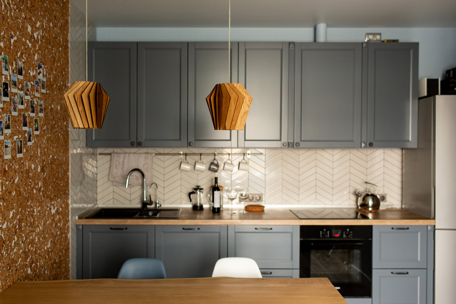 Фотография: Кухня и столовая в стиле Современный, Скандинавский, Малогабаритная квартира, Квартира, Проект недели, Химки, 2 комнаты, LeBero, Ольга Березуева, ПРЕМИЯ INMYROOM – фото на INMYROOM Фотография: Кухня и столовая в стиле Современный, Скандинавский, Малогабаритная квартира, Квартира, Проект недели, Химки, 2 комнаты, LeBero, Ольга Березуева, ПРЕМИЯ INMYROOM – фото на INMYROOM