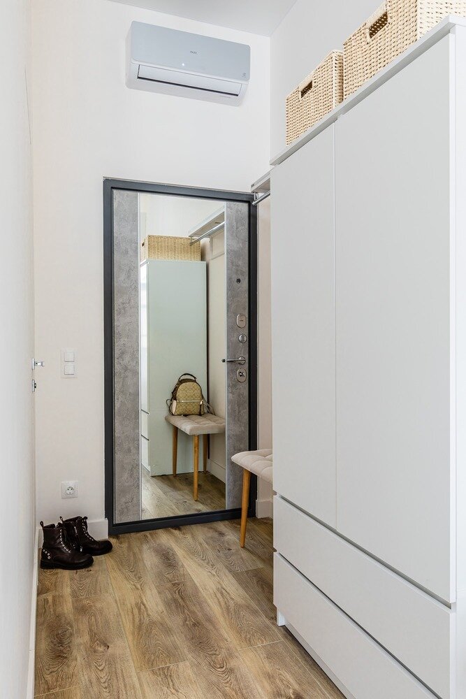 Фотография: Прихожая в стиле Современный, Малогабаритная квартира, Квартира, Студия, Проект недели, Москва, до 40 метров, Анна Новопольцева – фото на INMYROOM Фотография: Прихожая в стиле Современный, Малогабаритная квартира, Квартира, Студия, Проект недели, Москва, до 40 метров, Анна Новопольцева – фото на INMYROOM