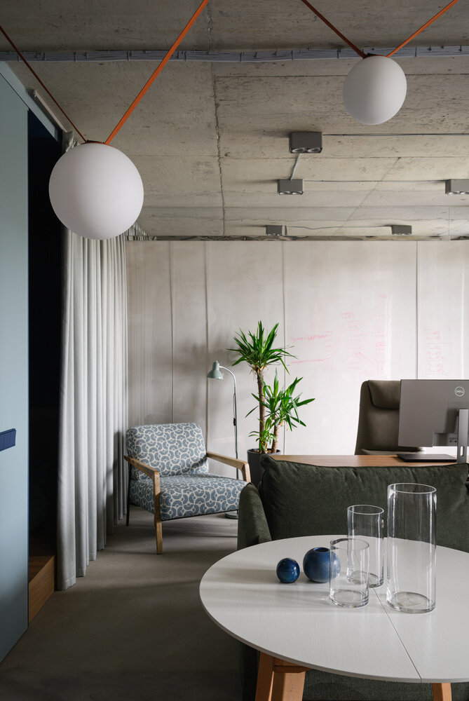 Фотография: Гостиная в стиле Лофт, Современный, Квартира, Проект дня, Новосибирск, 2 комнаты, 40-60 метров, Анастасия Каширская, современный с элементами минимализма и лофта – фото на INMYROOM Фотография: Гостиная в стиле Лофт, Современный, Квартира, Проект дня, Новосибирск, 2 комнаты, 40-60 метров, Анастасия Каширская, современный с элементами минимализма и лофта – фото на INMYROOM