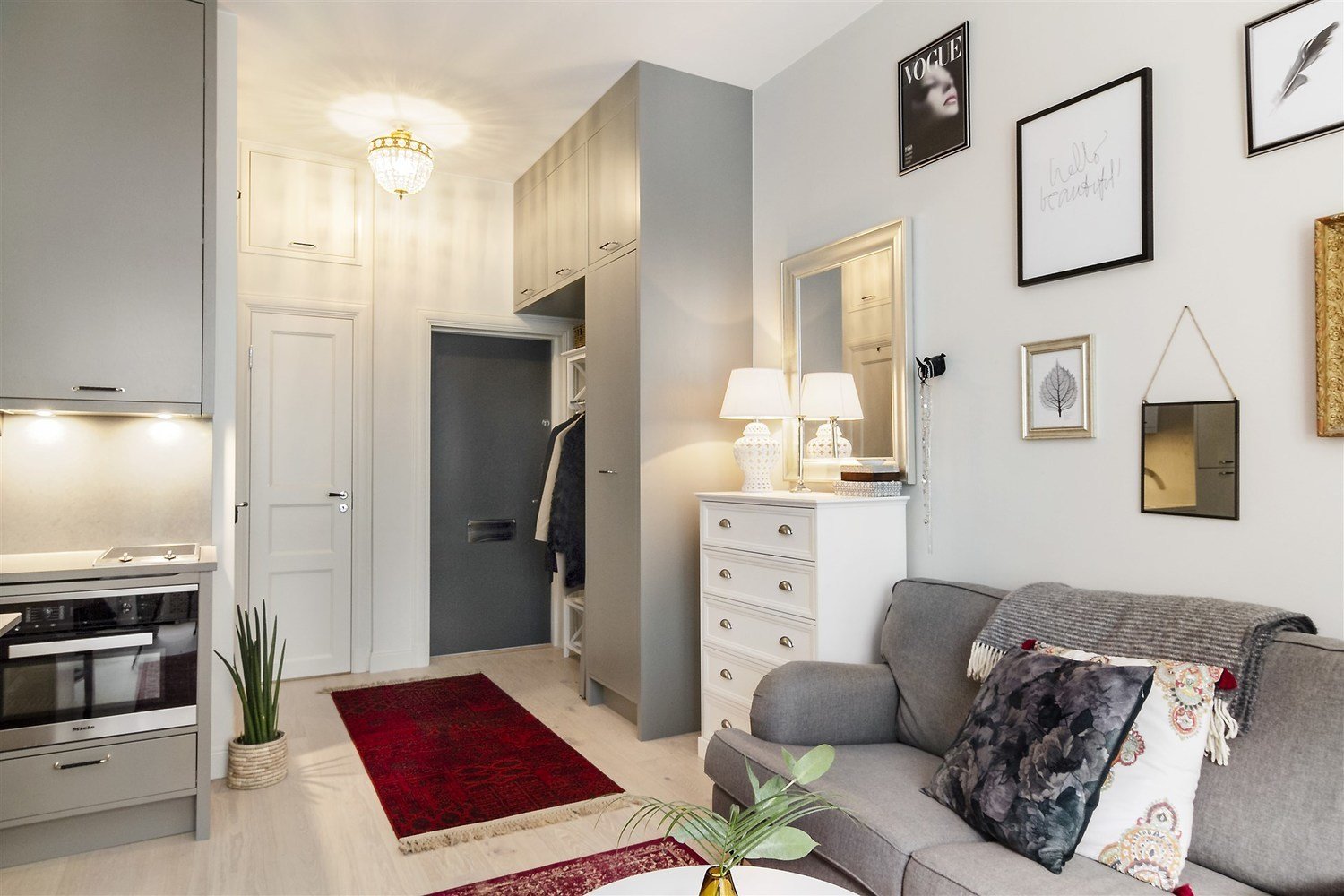 Фотография: Прихожая в стиле Скандинавский, Эклектика, Декор интерьера, Малогабаритная квартира, Квартира, Студия, Швеция, Стокгольм, Серый, до 40 метров – фото на INMYROOM Фотография: Прихожая в стиле Скандинавский, Эклектика, Декор интерьера, Малогабаритная квартира, Квартира, Студия, Швеция, Стокгольм, Серый, до 40 метров – фото на INMYROOM