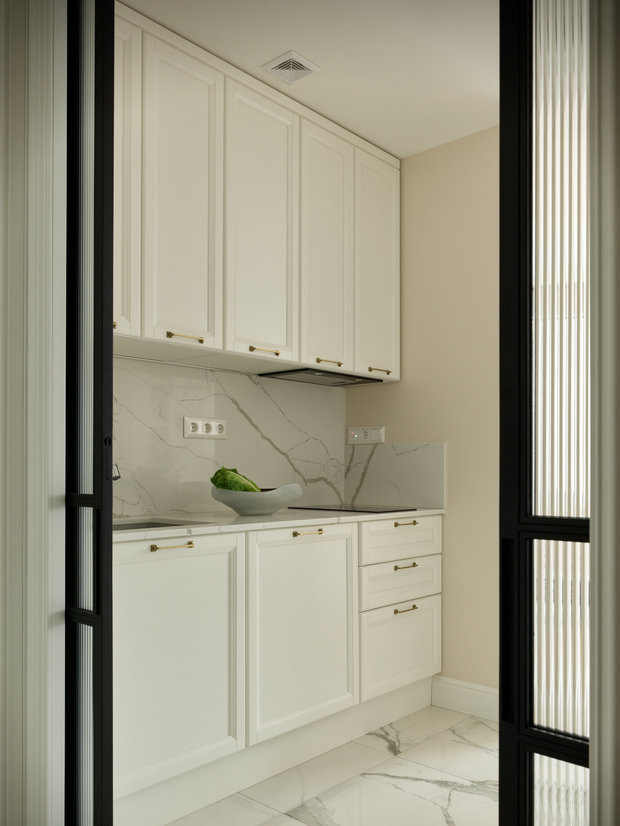 Фотография: Кухня и столовая в стиле Классический, Современный, Квартира, Проект недели, Москва, 2 комнаты, 40-60 метров, Елена Маркина – фото на INMYROOM