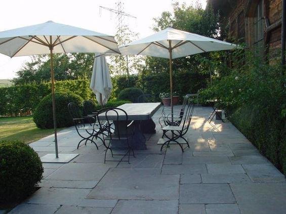 Фотография: Терраса в стиле Прованс и Кантри, Дом, Дома и квартиры, Лестница, Диван, Балки, Пол – фото на INMYROOM