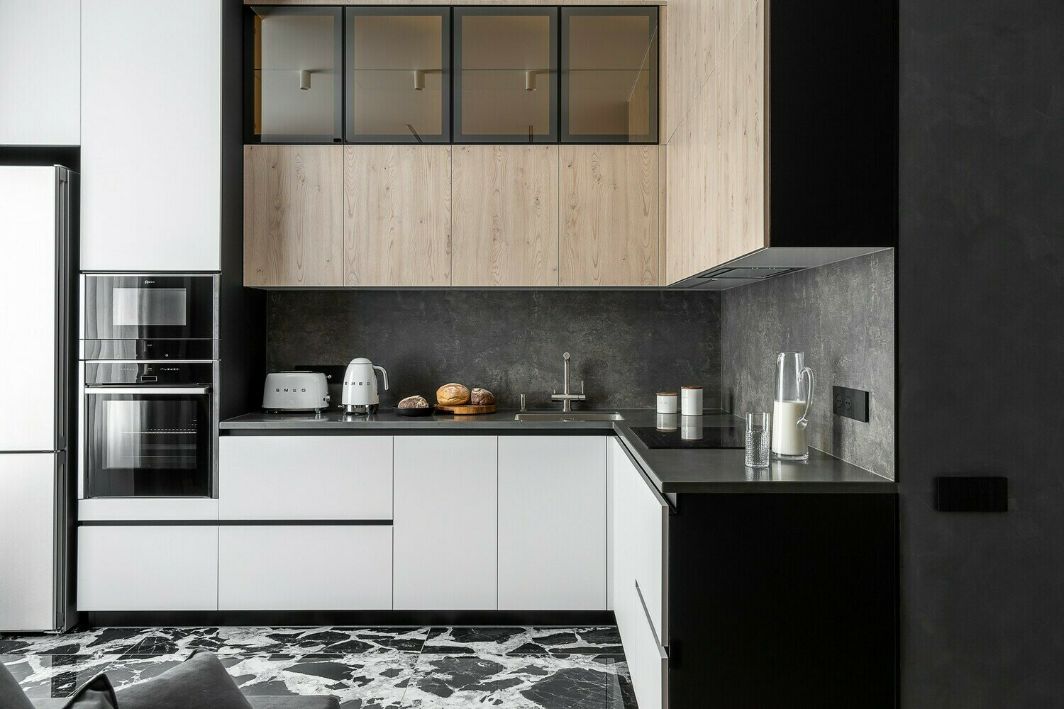 Фотография: Кухня и столовая в стиле Современный, Квартира, Проект недели, 3 комнаты, 60-90 метров, Владивосток, Renoir Studio, Максим Колесник, Анна Горгаева – фото на INMYROOM Фотография: Кухня и столовая в стиле Современный, Квартира, Проект недели, 3 комнаты, 60-90 метров, Владивосток, Renoir Studio, Максим Колесник, Анна Горгаева – фото на INMYROOM