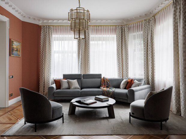 Фотография: Гостиная в стиле Классический, Современный, Эклектика, Квартира, Проект дня, Санкт-Петербург, Кирпичный дом, 4 и больше, Более 90 метров, Эксклюзивные проекты, современный с элементами классики и роскоши, Елена Куртина, Жанна Тульнова – фото на INMYROOM
