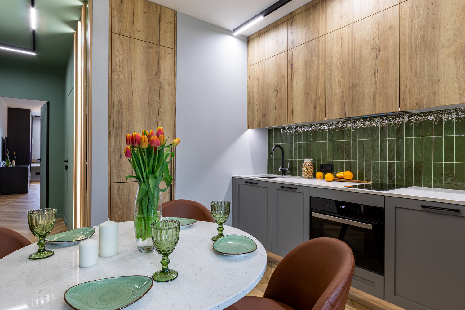 Фотография: Кухня и столовая в стиле Современный, Квартира, Проект недели, Санкт-Петербург, 2 комнаты, 40-60 метров, Дарина Ермак – фото на INMYROOM Фотография: Кухня и столовая в стиле Современный, Квартира, Проект недели, Санкт-Петербург, 2 комнаты, 40-60 метров, Дарина Ермак – фото на INMYROOM