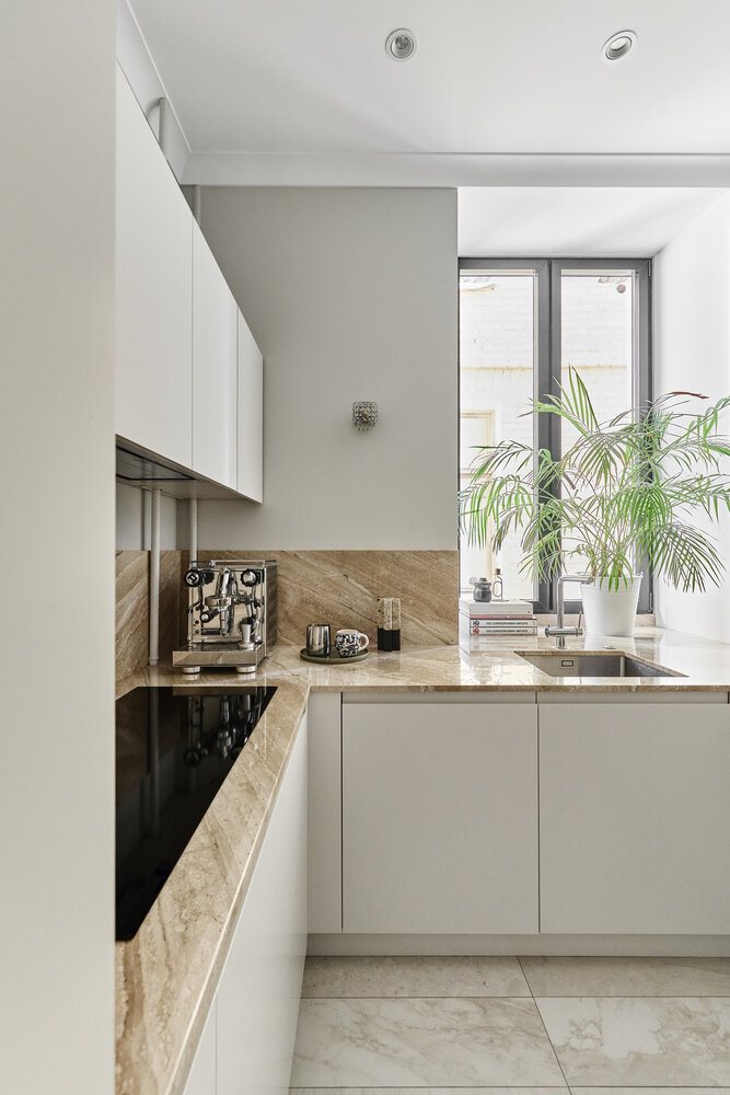 Фотография: Кухня и столовая в стиле Современный, Минимализм, Квартира, Проект недели, Санкт-Петербург, Кирпичный дом, 3 комнаты, 60-90 метров, DSGN HUB, Винтажный – фото на INMYROOM Фотография: Кухня и столовая в стиле Современный, Минимализм, Квартира, Проект недели, Санкт-Петербург, Кирпичный дом, 3 комнаты, 60-90 метров, DSGN HUB, Винтажный – фото на INMYROOM