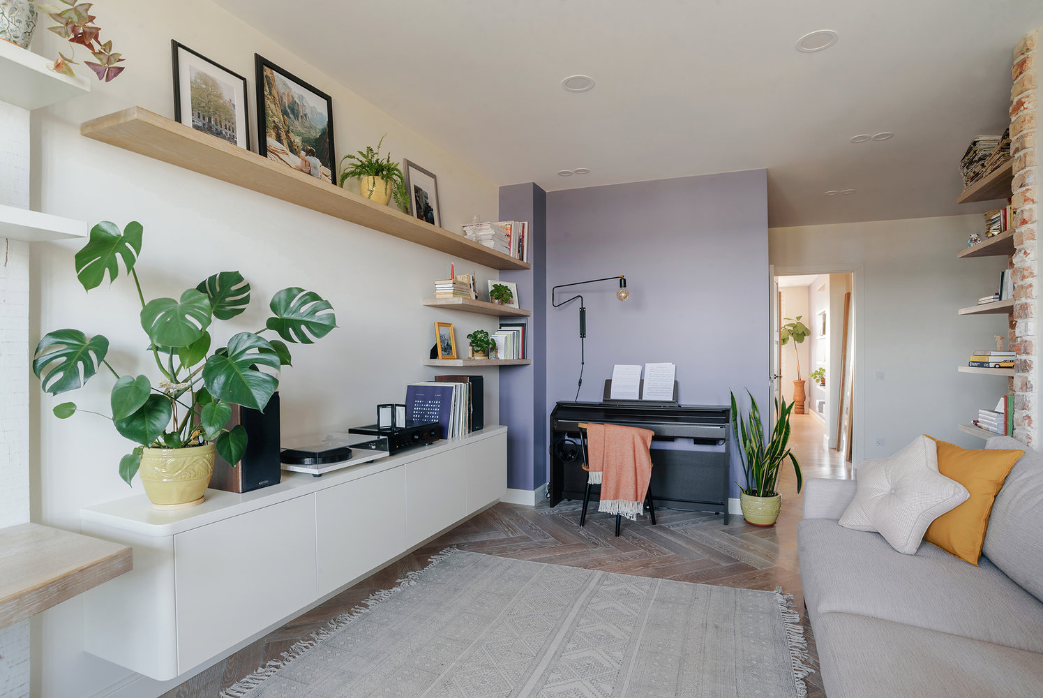 Фотография: Гостиная в стиле Скандинавский, Квартира, Белый, Проект дня, Евгения Лыкасова – фото на INMYROOM Фотография: Гостиная в стиле Скандинавский, Квартира, Белый, Проект дня, Евгения Лыкасова – фото на INMYROOM