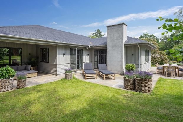 Фотография: Терраса в стиле Прованс и Кантри, Скандинавский, Современный, Дом, Белый, Минимализм, Серый, Коричневый, Дом и дача – фото на INMYROOM