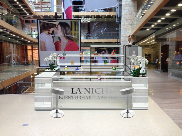 Фото из портфолио Проект корнера селективной парфюмерии La Niche в Dream House – фотографии дизайна интерьеров на INMYROOM