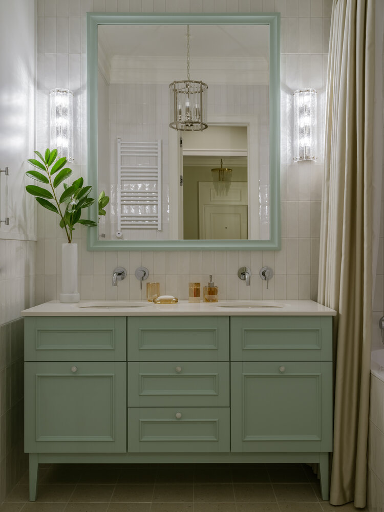 Фотография: Ванная в стиле Классический, Современный, Квартира, Проект недели, Москва, 3 комнаты, Более 90 метров, Вероника Князева – фото на INMYROOM Фотография: Ванная в стиле Классический, Современный, Квартира, Проект недели, Москва, 3 комнаты, Более 90 метров, Вероника Князева – фото на INMYROOM