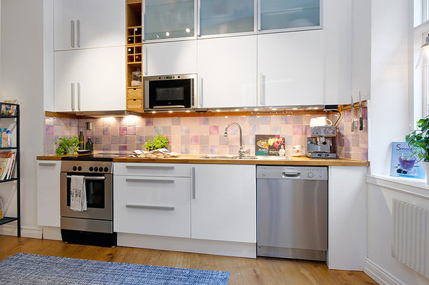 Фотография: Кухня и столовая в стиле Скандинавский, Современный, Хай-тек, Декор интерьера, Интерьер комнат, Мебель и свет, Цвет в интерьере, Белый, Тема месяца, Окна – фото на INMYROOM