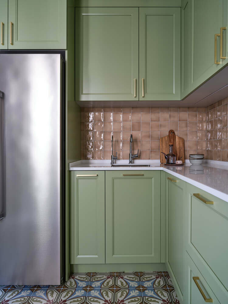 Фотография: Кухня и столовая в стиле Современный, Классический, Квартира, Проект недели, Москва, Монолитный дом, 4 и больше, Более 90 метров, Ольга Рудакова, Rudakova design – фото на INMYROOM