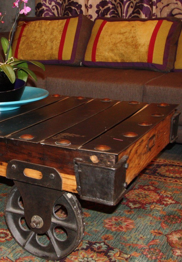 Фото из портфолио Гостиная с резным потолком – фотографии дизайна интерьеров на INMYROOM