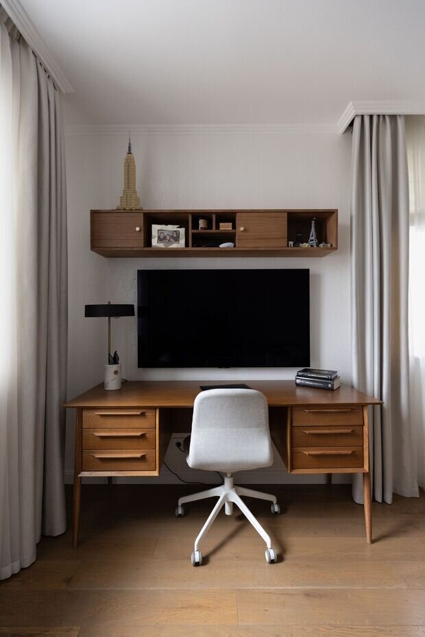 Фотография: Кабинет в стиле Современный, Минимализм, Квартира, Проект дня, Москва, 3 комнаты, 60-90 метров, современный с элементами минимализма – фото на INMYROOM