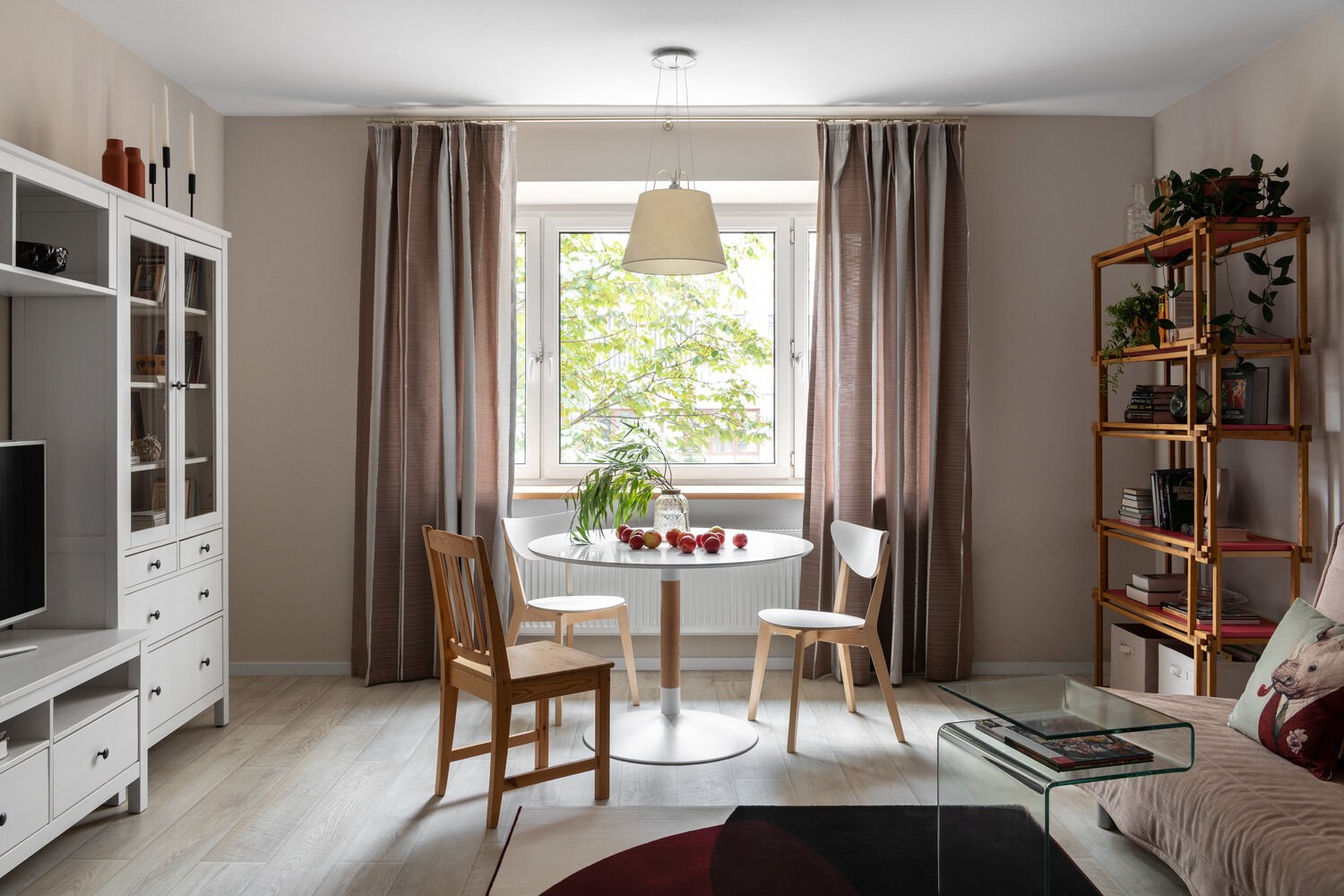 Фотография: Гостиная в стиле Современный, Эклектика, Квартира, Проект недели, Москва, Кирпичный дом, 2 комнаты, 60-90 метров, Петр Григораш – фото на INMYROOM Фотография: Гостиная в стиле Современный, Эклектика, Квартира, Проект недели, Москва, Кирпичный дом, 2 комнаты, 60-90 метров, Петр Григораш – фото на INMYROOM