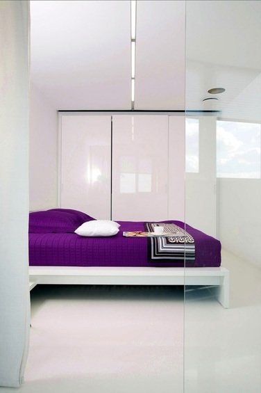 Фотография: Спальня в стиле Минимализм, Квартира, Цвет в интерьере, Дома и квартиры, Стены – фото на INMYROOM