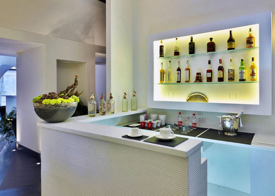 Фотография: Кухня и столовая в стиле Скандинавский, Минимализм, Италия, Дома и квартиры, Городские места, Отель – фото на INMYROOM