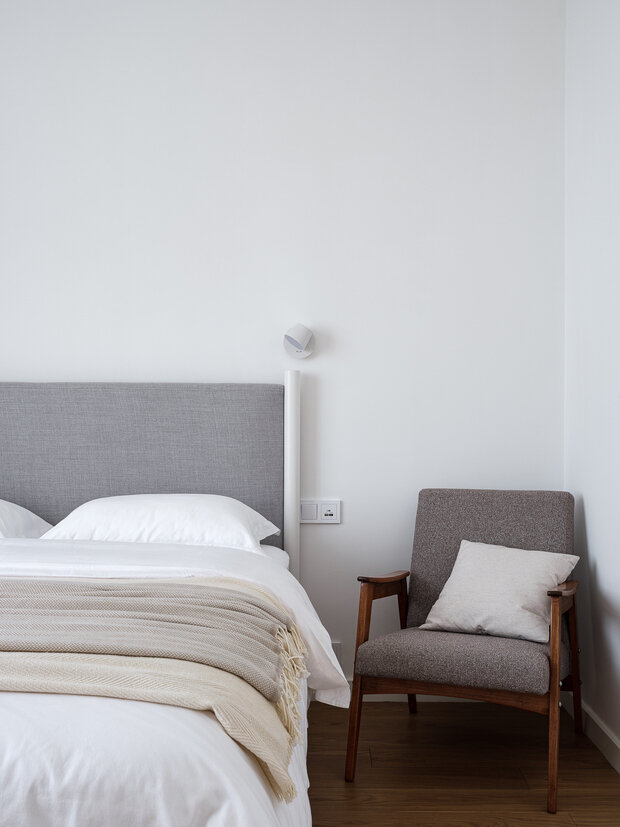 Фотография: Спальня в стиле Скандинавский, Современный, Минимализм, Квартира, Проект дня, Москва, 3 комнаты, 60-90 метров, Анна Мальцева, скандинавский с элементами минимализма – фото на INMYROOM