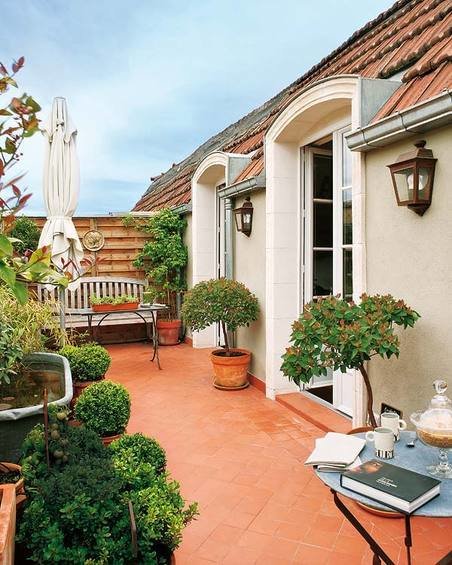 Фотография: Терраса в стиле Прованс и Кантри, Декор интерьера, Квартира, Дома и квартиры, Лестница, Картины, Балки – фото на INMYROOM