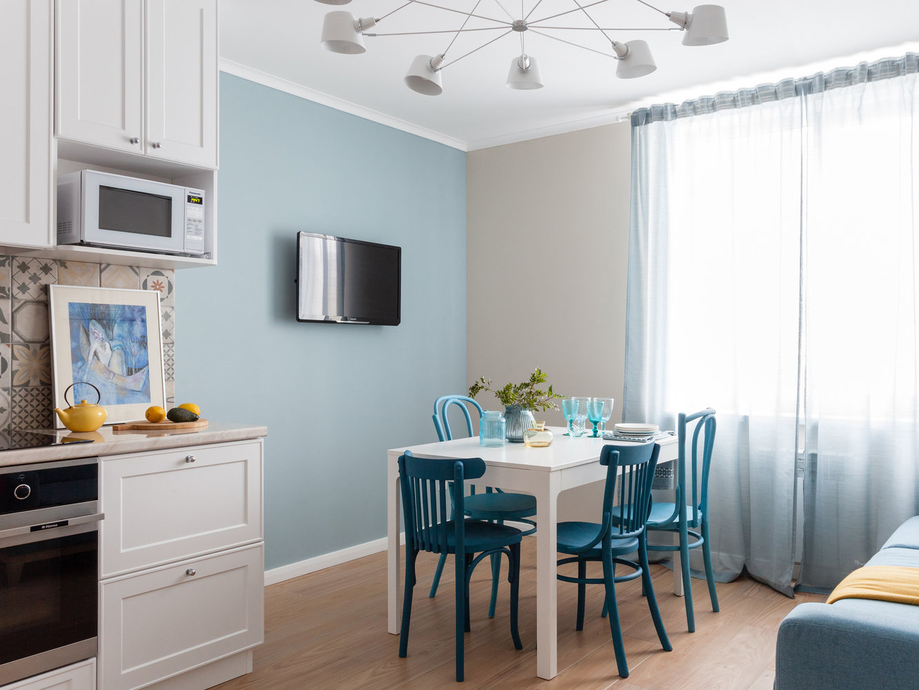 Фотография: Кухня и столовая в стиле Минимализм, Современный, Квартира, Проект недели, Бежевый, Голубой, Монолитный дом, 2 комнаты, 60-90 метров, #каксэкономить, Уфа, Светлана Носова – фото на INMYROOM