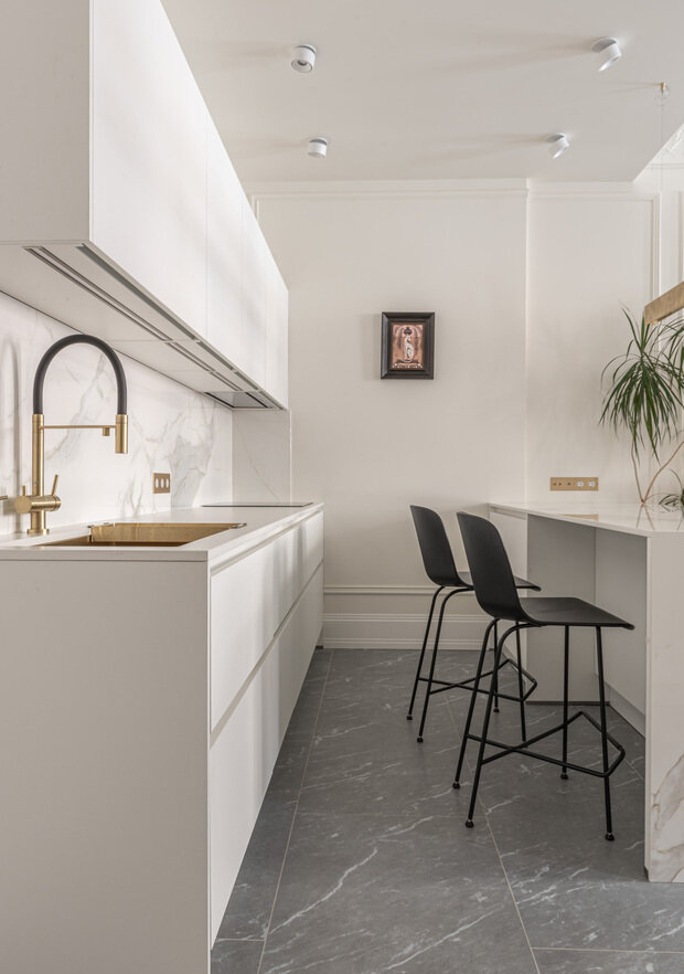 Фотография: Кухня и столовая в стиле Классический, Современный, Квартира, Проект дня, Кирпичный дом, 2 комнаты, 60-90 метров, Оксана Пастернак – фото на INMYROOM