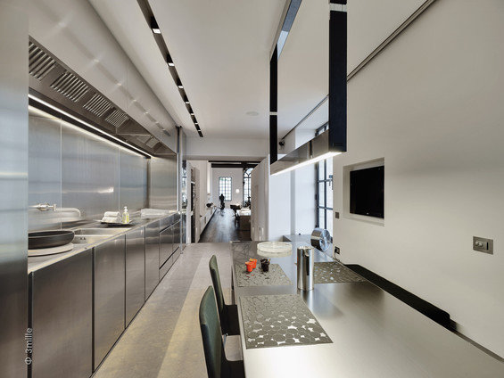 Фотография: Кухня и столовая в стиле Хай-тек, Лофт, Дом, Дома и квартиры – фото на INMYROOM