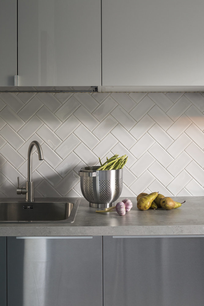 Фотография: Кухня и столовая в стиле Современный, Скандинавский, Квартира, Проект недели, Москва, П-44, Панельный дом, 2 комнаты, 40-60 метров – фото на INMYROOM Фотография: Кухня и столовая в стиле Современный, Скандинавский, Квартира, Проект недели, Москва, П-44, Панельный дом, 2 комнаты, 40-60 метров – фото на INMYROOM