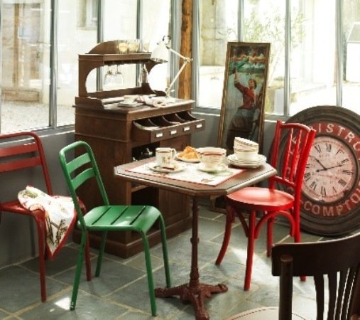 Фотография: Кухня и столовая в стиле Прованс и Кантри, Современный, Эклектика, Стиль жизни, Еда, Сервировка стола, Сервиз – фото на INMYROOM