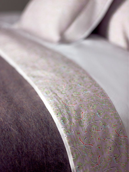 Фотография: Декор в стиле Современный, Текстиль, Индустрия, События, Плед – фото на INMYROOM Фотография: Декор в стиле Современный, Текстиль, Индустрия, События, Плед – фото на INMYROOM