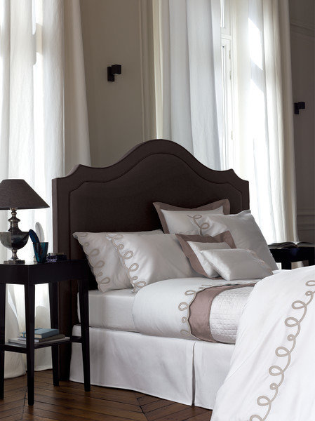 Фотография: Спальня в стиле Современный, Текстиль, Индустрия, События, Плед – фото на INMYROOM Фотография: Спальня в стиле Современный, Текстиль, Индустрия, События, Плед – фото на INMYROOM