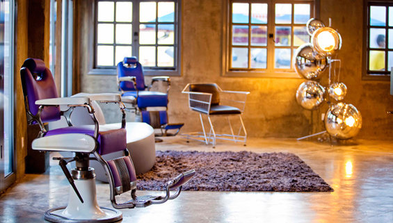 Фотография: Мебель и свет в стиле Лофт, Современный, Эклектика, Дома и квартиры, Городские места, Поп-арт, Индустриальный, Неон – фото на INMYROOM