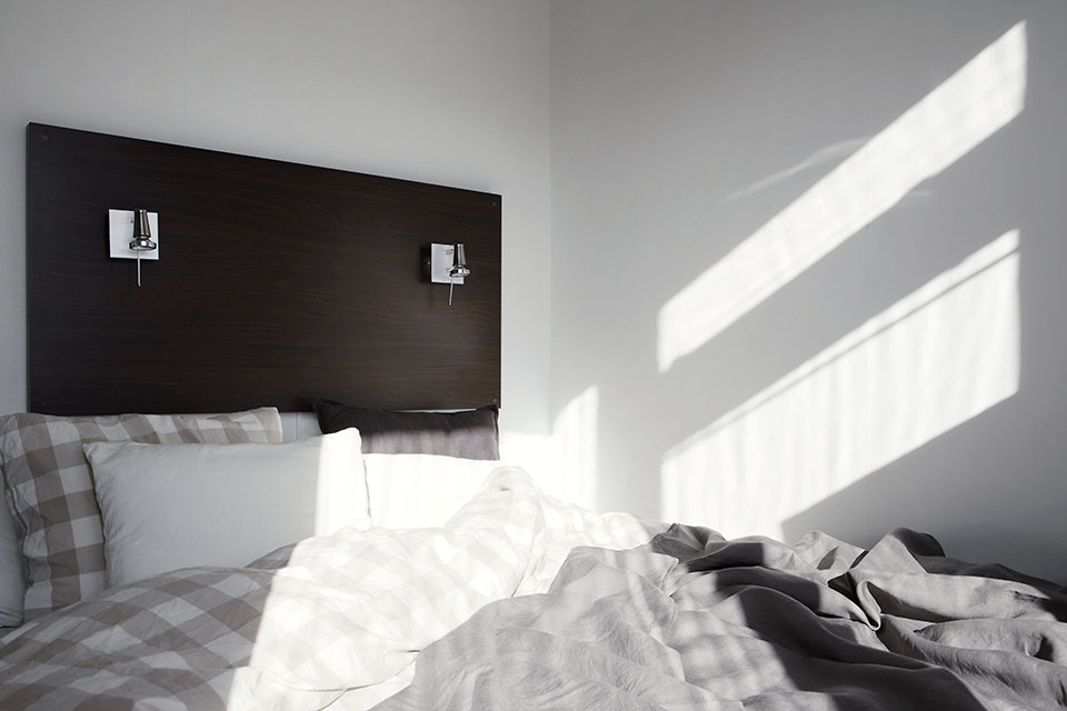 Фотография: Спальня в стиле Скандинавский, Современный, Декор интерьера, Малогабаритная квартира, Квартира, Дома и квартиры – фото на INMYROOM Фотография: Спальня в стиле Скандинавский, Современный, Декор интерьера, Малогабаритная квартира, Квартира, Дома и квартиры – фото на INMYROOM