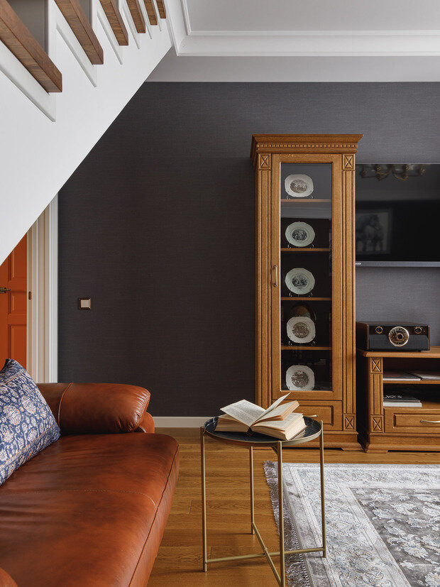 Фотография: Кабинет в стиле Классический, Эклектика, Дом, Проект дня, Дом и дача, Татарстан, Кирпичный дом, 4 и больше, Более 90 метров, современный с элементами классики и роскоши, Зарина Гайворонская – фото на INMYROOM