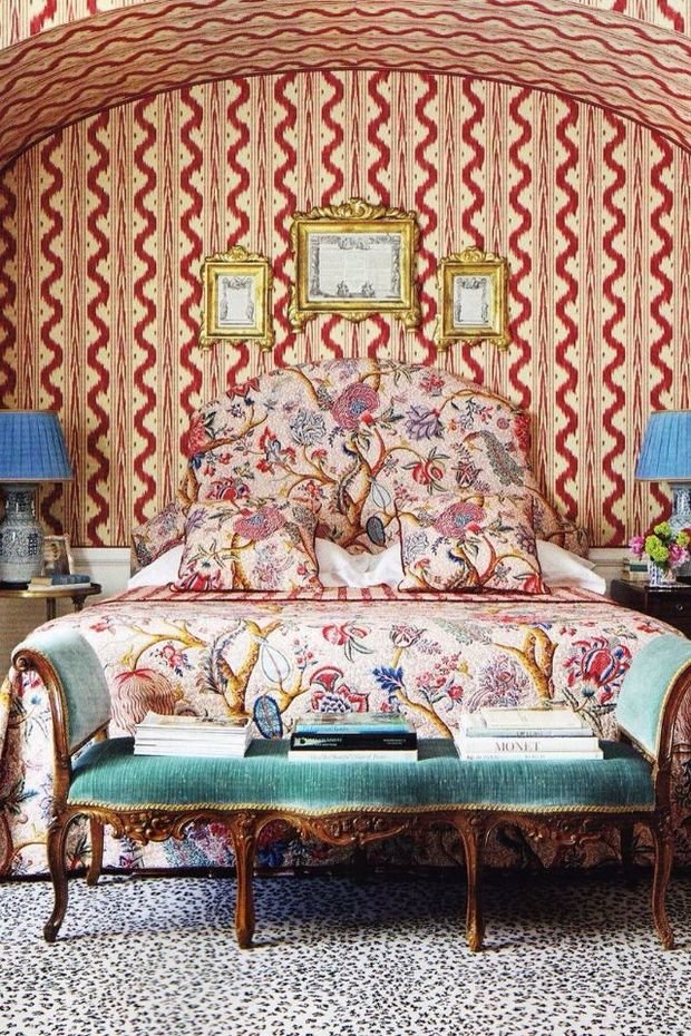 Фотография: Спальня в стиле Восточный, Декор интерьера, Франция, Антиквариат, Цвет в интерьере, Индустрия, Люди, История дизайна, Ампир – фото на INMYROOM