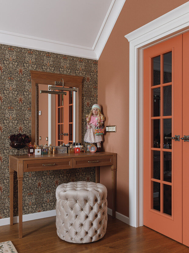 Фотография: Спальня в стиле Классический, Эклектика, Дом, Проект дня, Дом и дача, Татарстан, Кирпичный дом, 4 и больше, Более 90 метров, современный с элементами классики и роскоши, Зарина Гайворонская – фото на INMYROOM