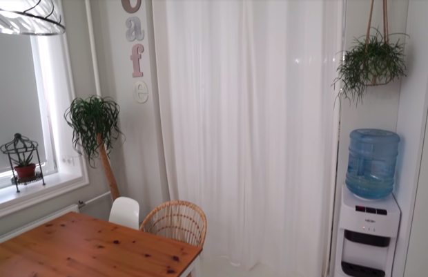 Фотография: Кухня и столовая в стиле Скандинавский, Гостиная, Детская, Квартира, Планировки, Советы, идеи для малогабаритки, 1 комната, до 40 метров – фото на INMYROOM